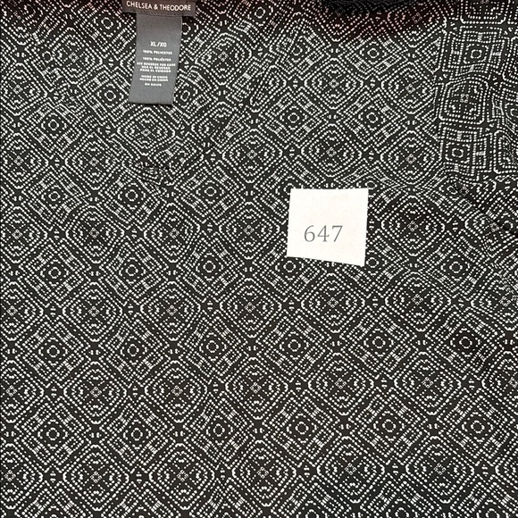 Chelsea & Theodore Long Sleeve Asymmetrical hem Black/White Graphic Blouse XL - Picture 7 of 7